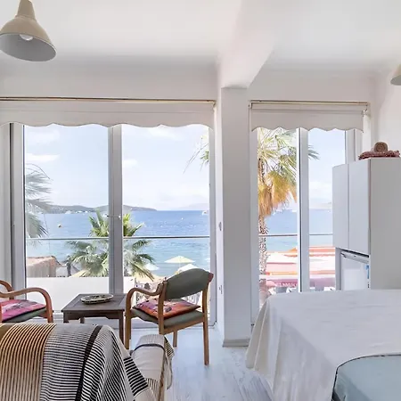 Seafront Motel *