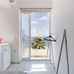 Motel Seafront